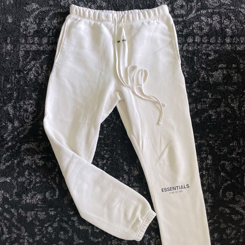 FOG - Fear Of God
Essentials Sweatpants